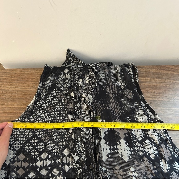 ❤️ Papa Elegant Monochrome Sleeveless Blouse S NWT - Picture 8 of 9